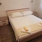 Petra * Starigrad Paklenica