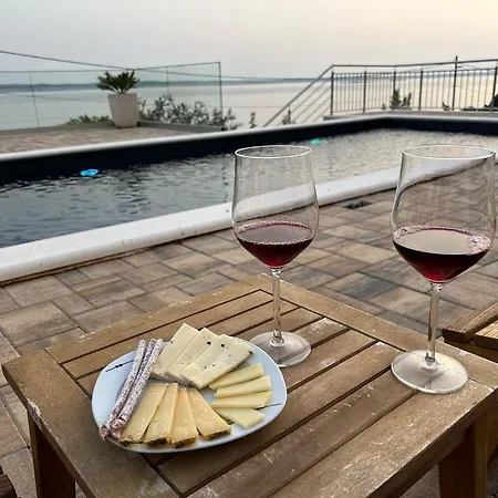 Petra * Starigrad-Paklenica