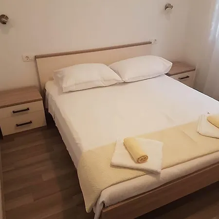 Petra * סטאריגרד-פקלניצה